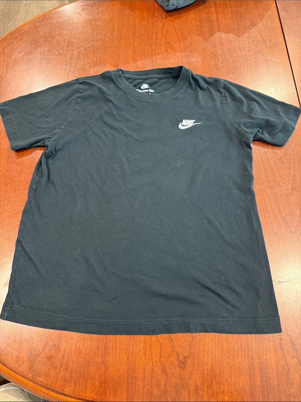 Boys Nike Black Short Sleeve Crewneck T-Shirt with Small White Swoosh Size XL